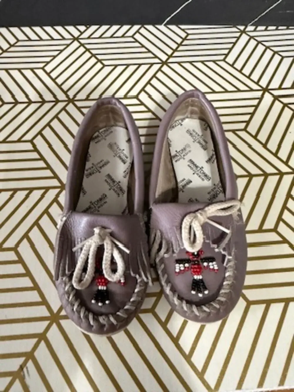 Minnetonka Girls Gray Beaded Leather Moccasins | Size 12